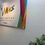 【名古屋校】大きくてカラフルで目を引く、VMMS看板がフロントに設置されました！