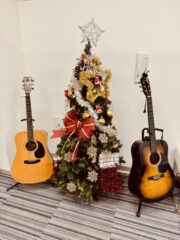 【横浜校】クリスマスツリーの飾り付け